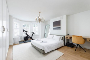 Spacious 2 Bedroom Apartment With Beautiful Garde